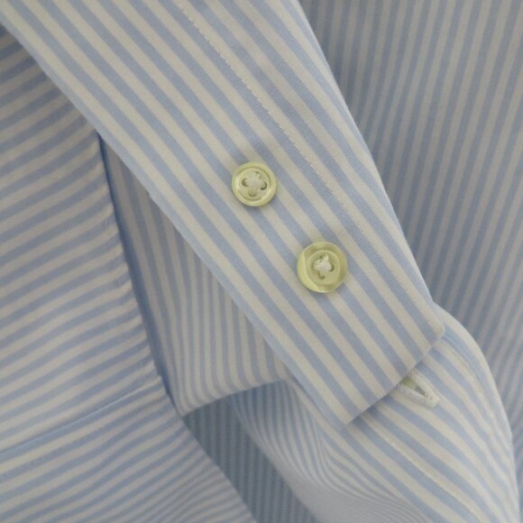 Brooks Brother* Men's Short Sleeve Button Down Curved Hem Pocket Shirt~ Medium - Picture 9 of 9